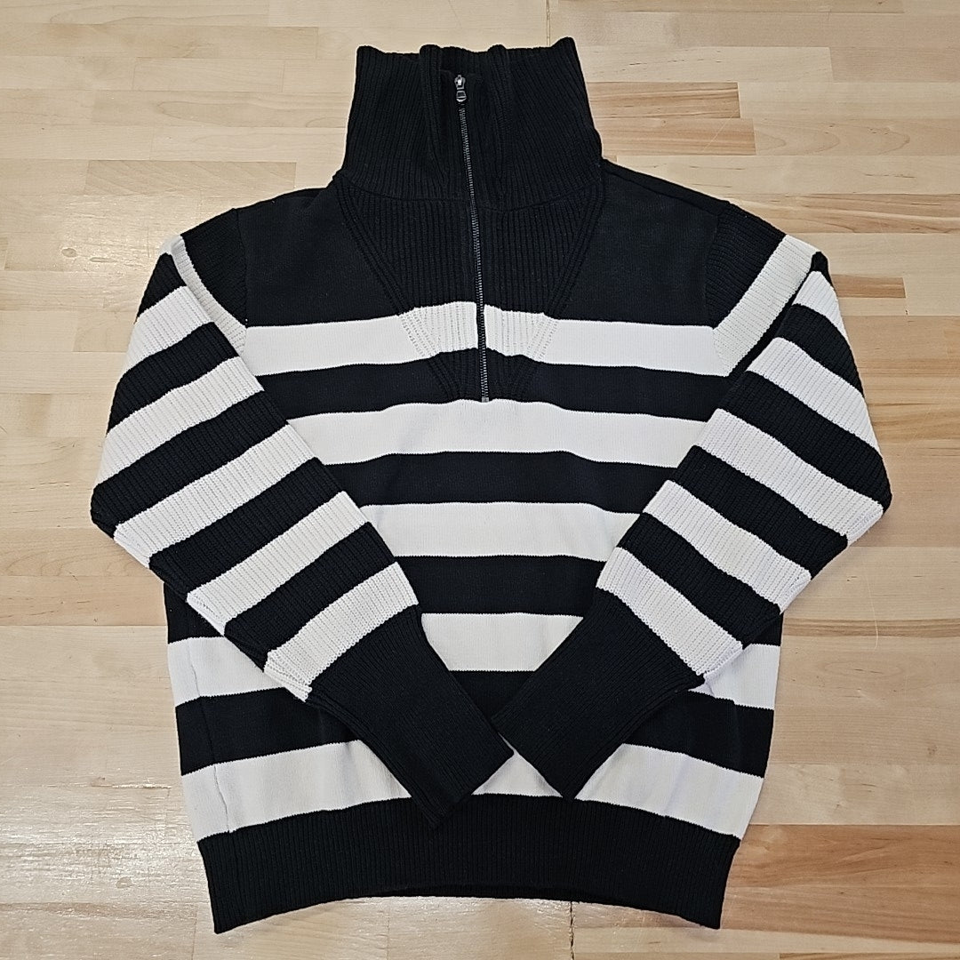 Loft Size M Black/White Sweater