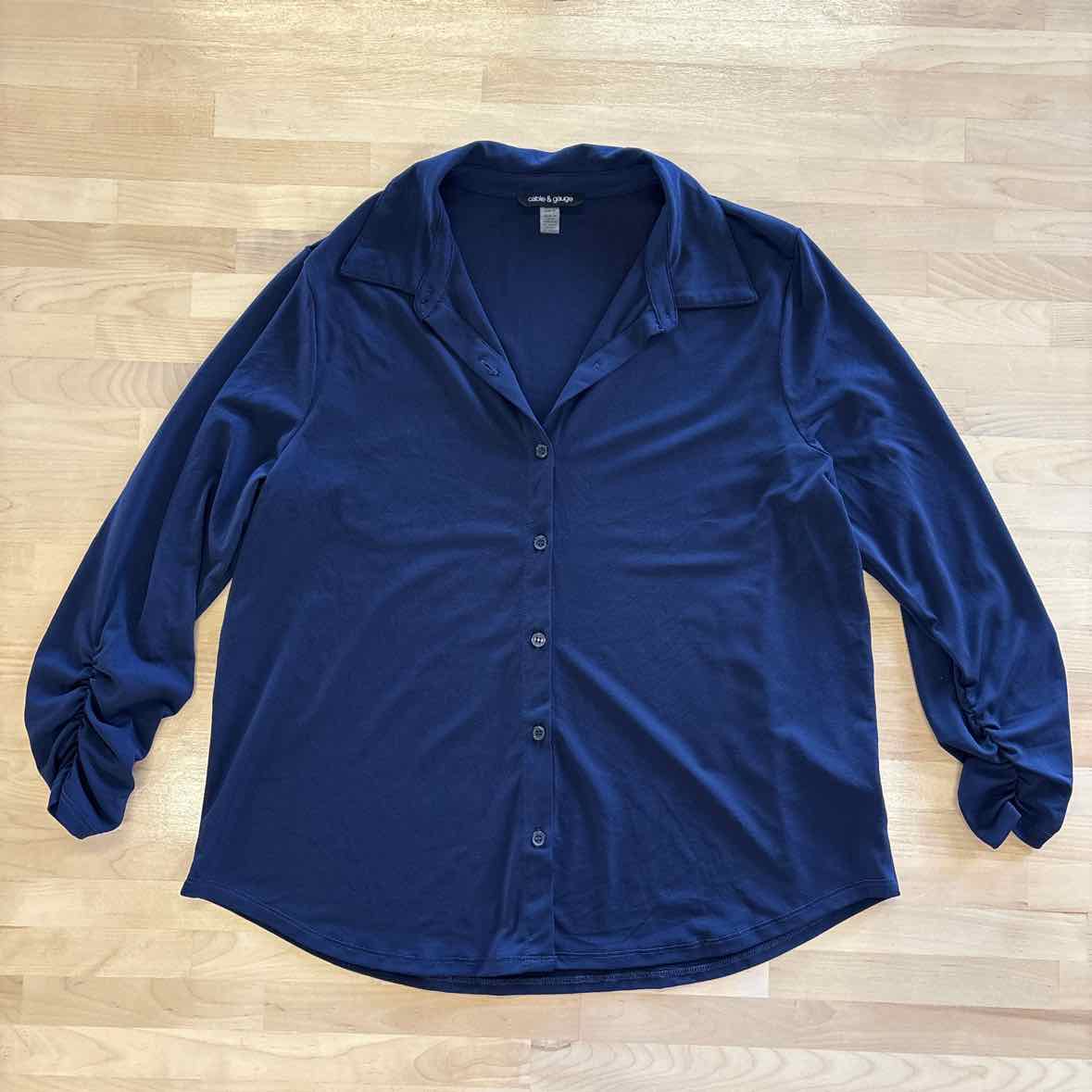Cable & Gauge Size L Blue Button Down Shirt