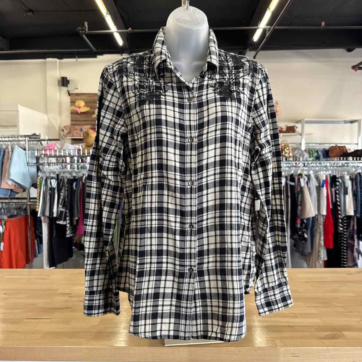 Chaps Size M Black Button Down Shirt