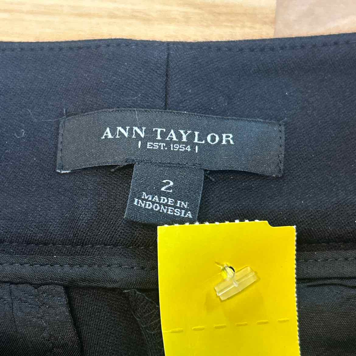 Ann Taylor Size 2 Black Preloved Pants