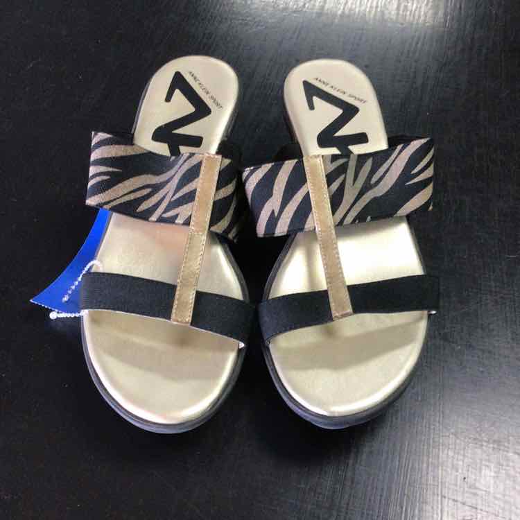 Anne Klein Shoe Size 7.5 Gold/ Black Wedges