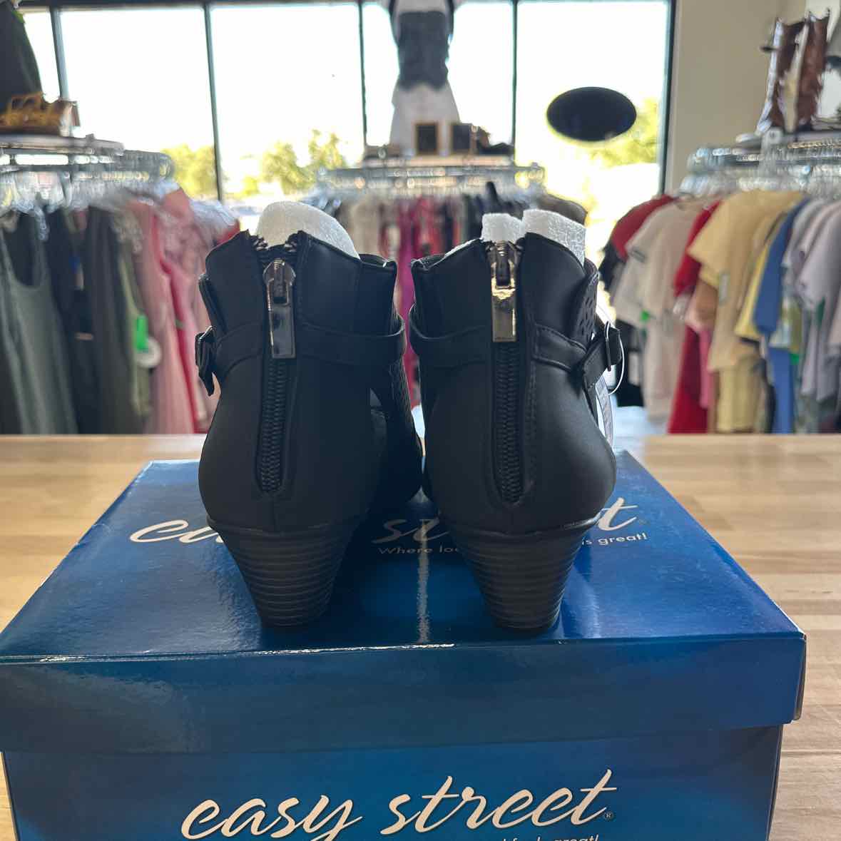 Easy Street Shoe Size 9 Black Bootie