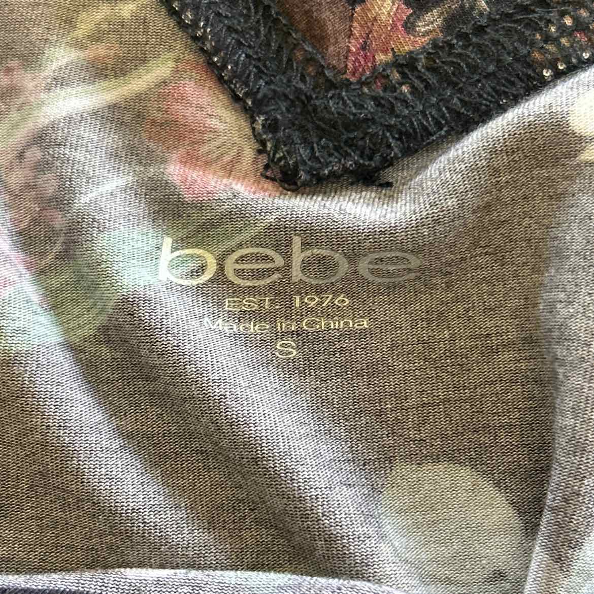 Bebe Size S Black & Mult Colors Preloved T-Shirt SS