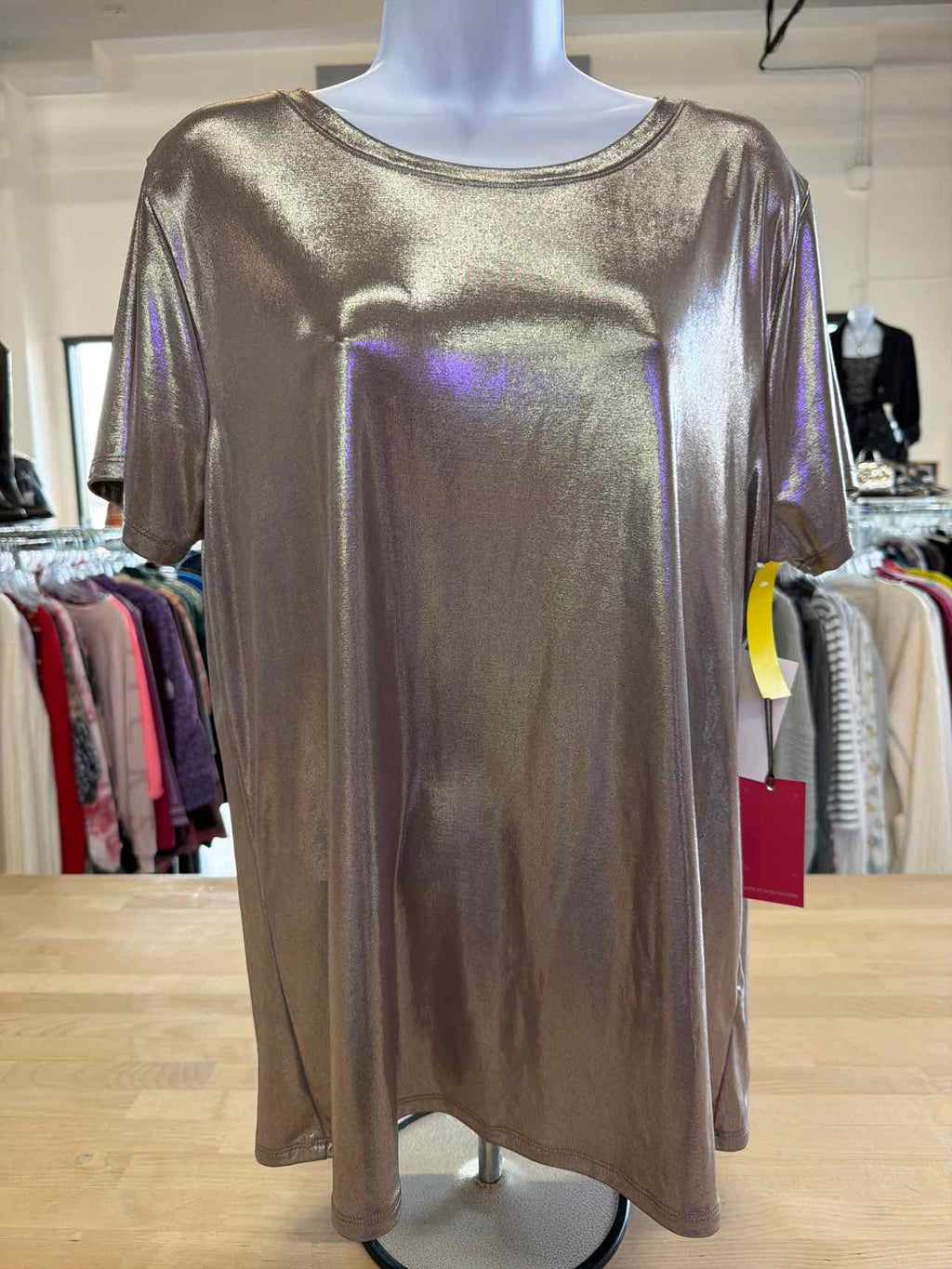 Vince Camuto Size XL Brown T-shirt