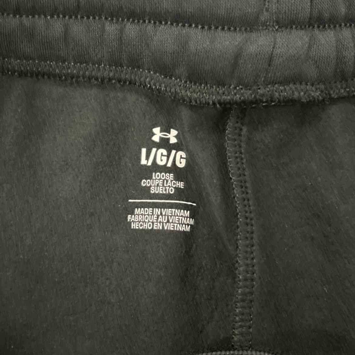 Under Armour Size L Black MENS Shorts