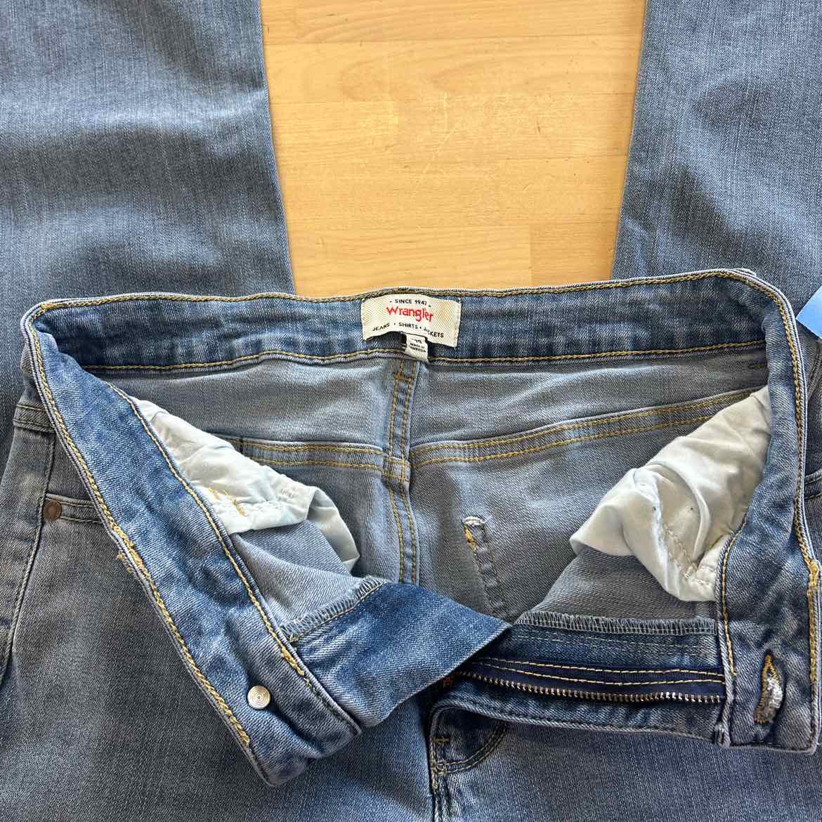 Wrangler Size 8 Blue Denim Preloved Jeans