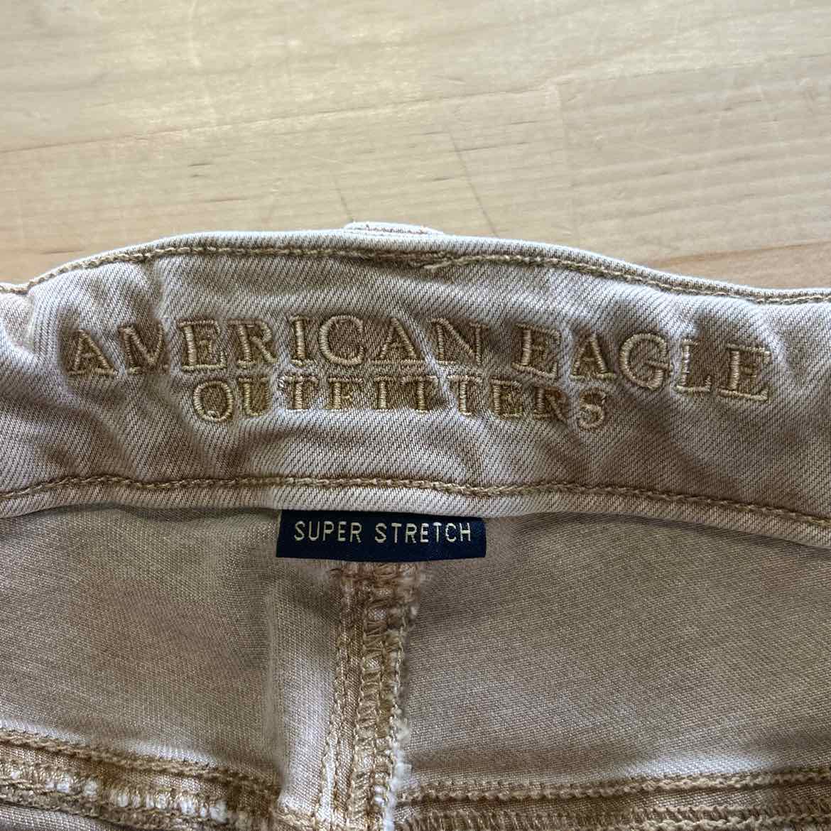 American Eagle Women Size 4 Tan Preloved Shorts
