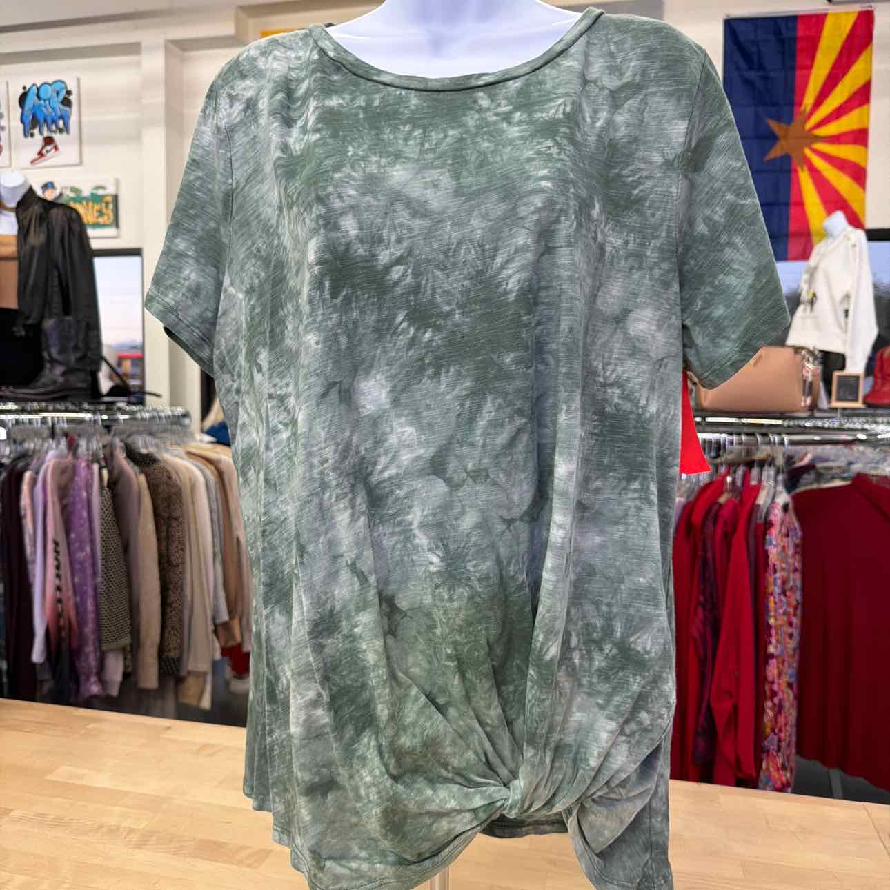 24/7 Size XXL Green Used Shirt