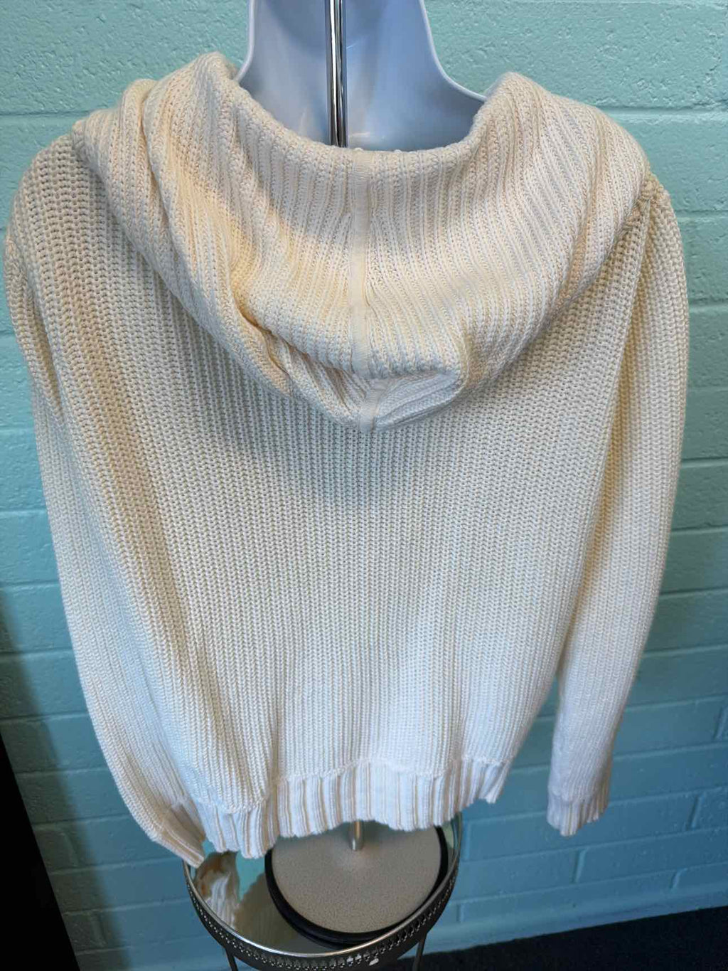 Liz Claiborne Size L Cream Sweater