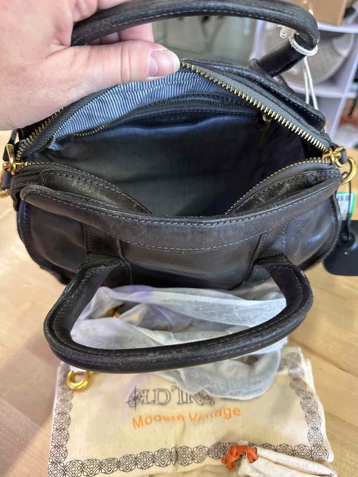 Old Trend Larkspur Crossbody Bag - Grey