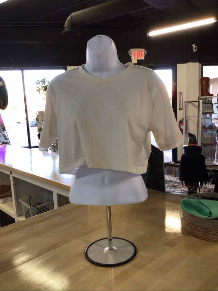 Pull & Bear Size M White Preloved T-Shirt SS