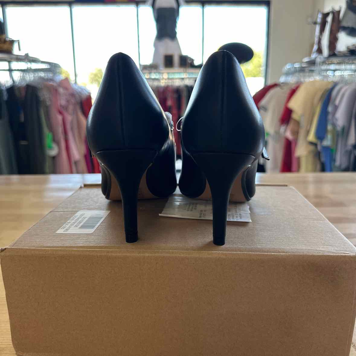 Journee Collection Shoe Size 6.5 Sidney Pump Black Heels