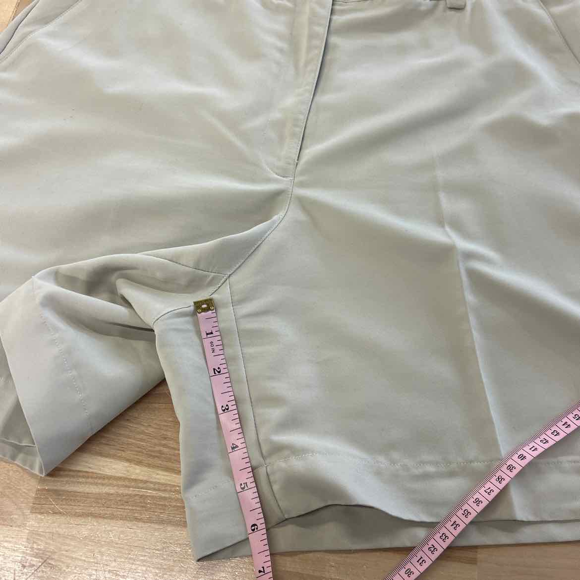 Liz Claiborne Women Size 14 Beige Preloved Shorts