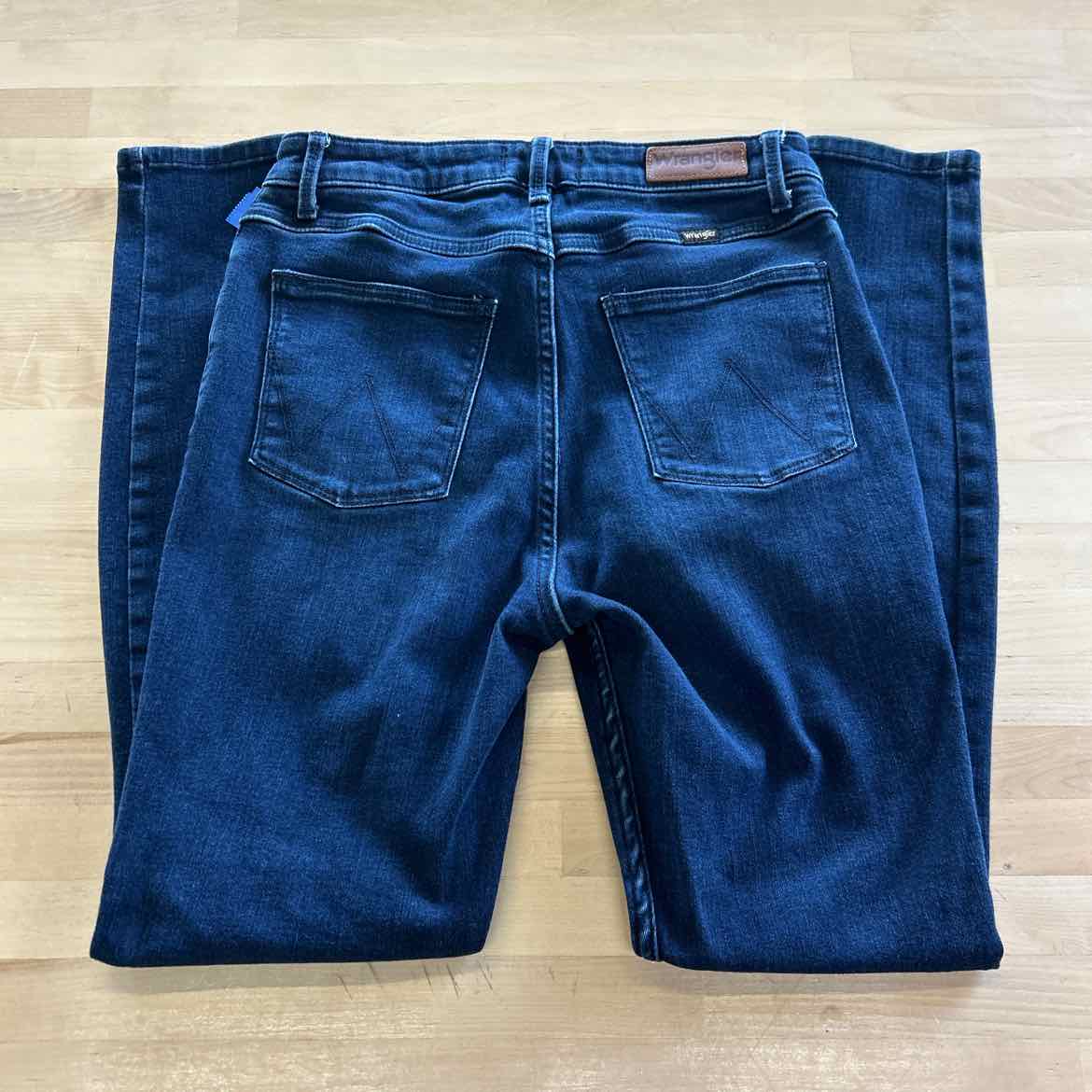Wrangler Size 6 Blue Denim Preloved Jeans