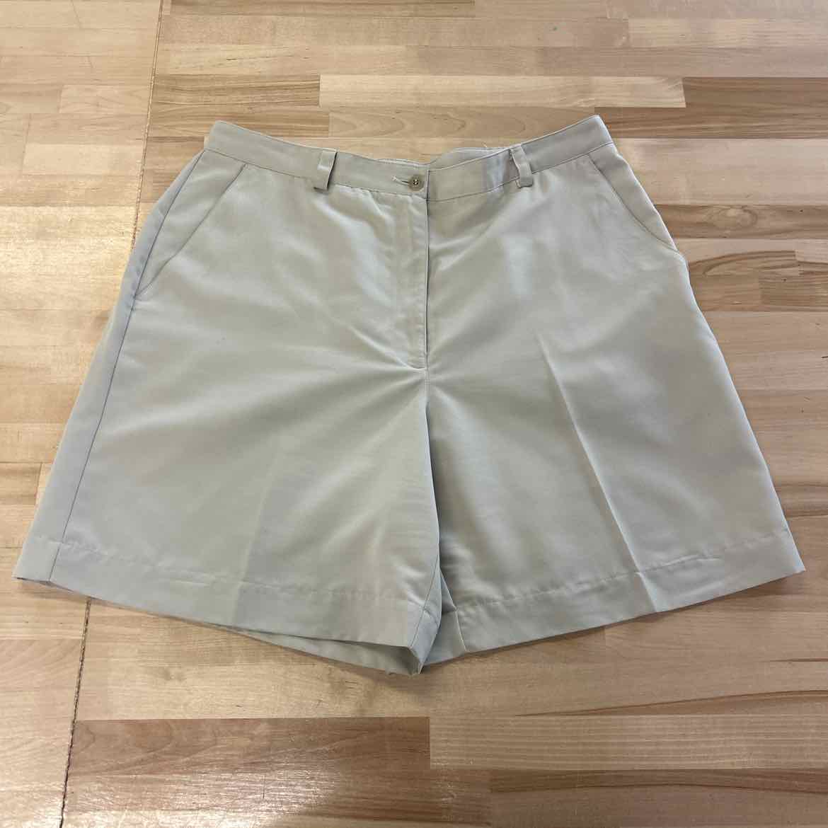 Liz Claiborne Women Size 14 Beige Preloved Shorts