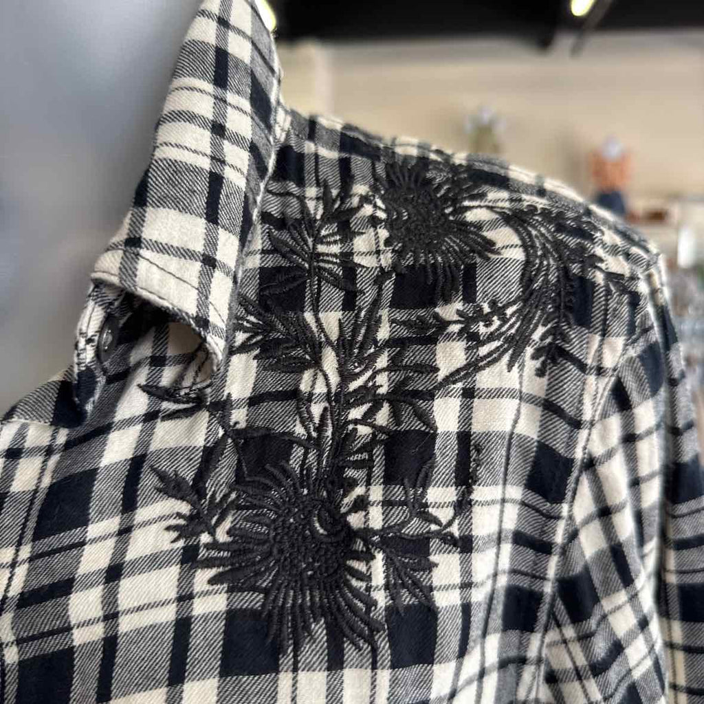 Chaps Size M Black Button Down Shirt