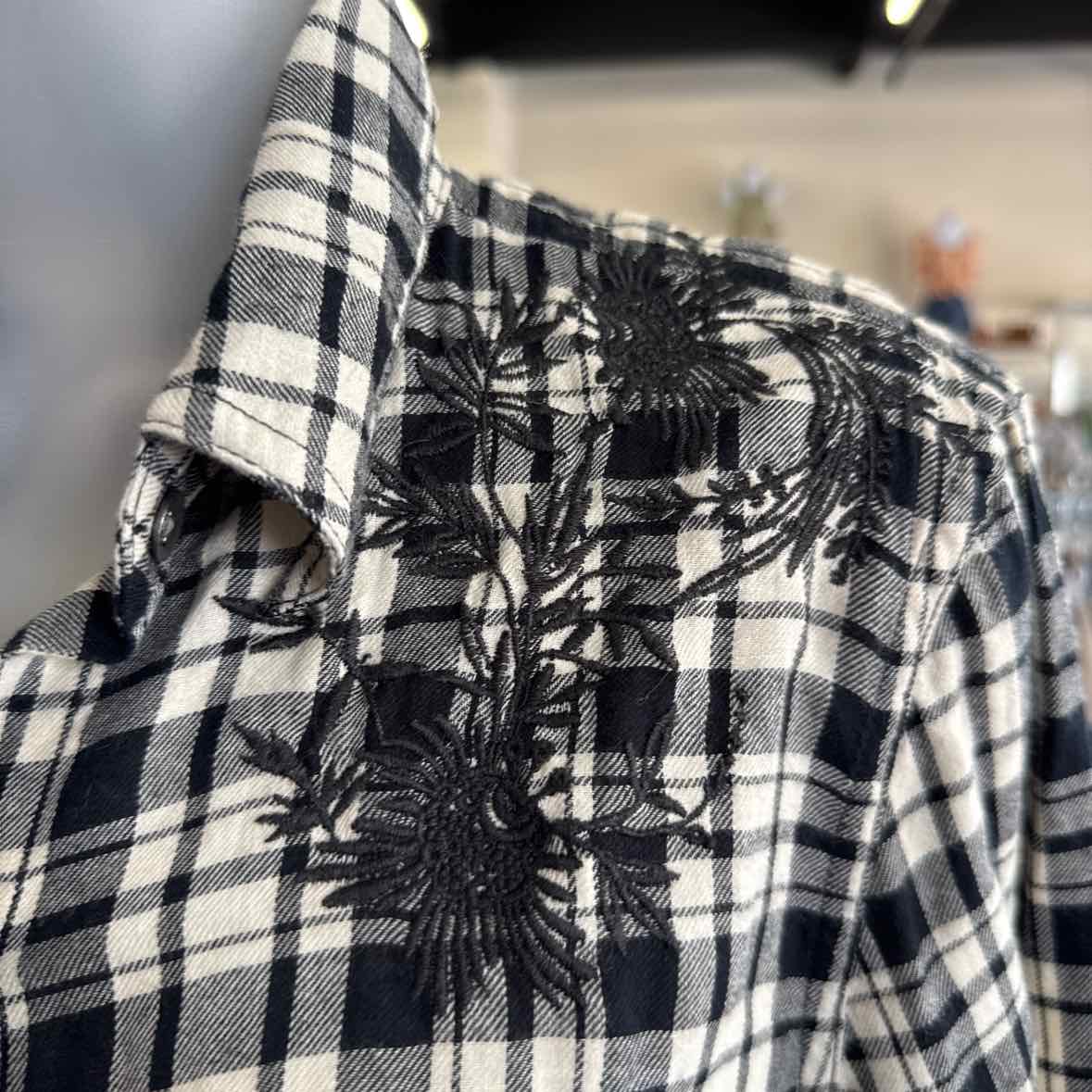 Chaps Size M Black Button Down Shirt