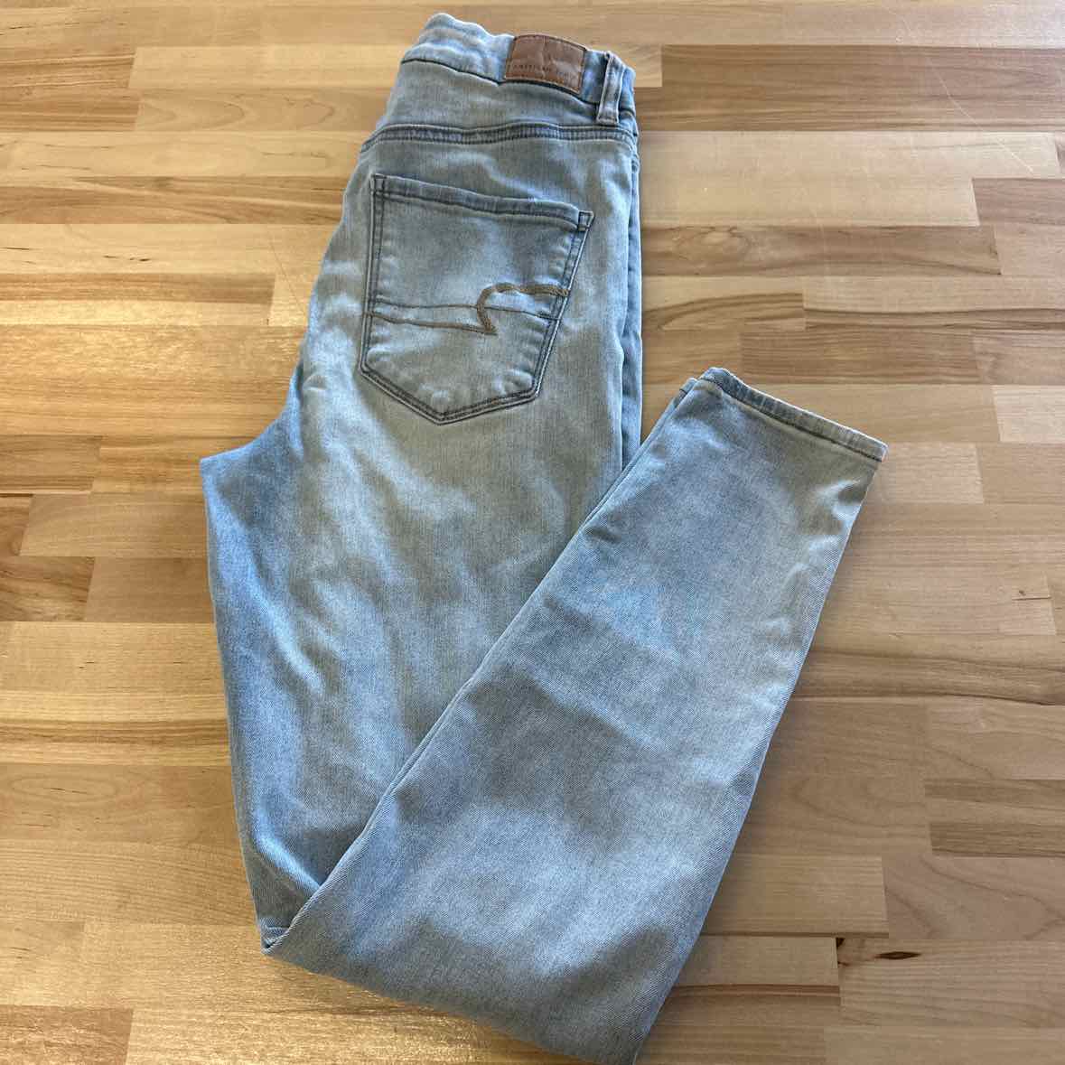 American Eagle Size 6 Blue Jeans