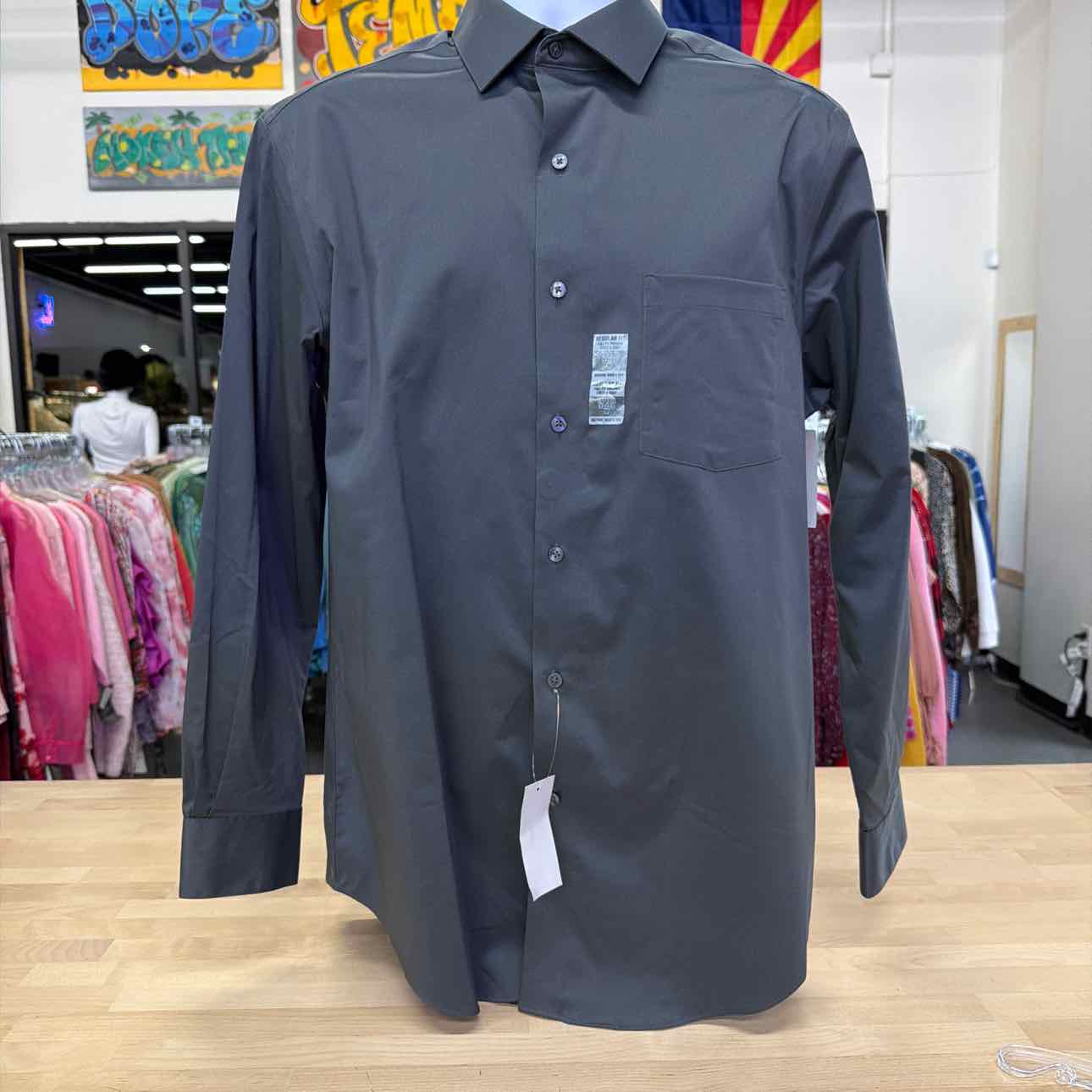 Van Huesen Size M Gray MENS Button Down Shirt