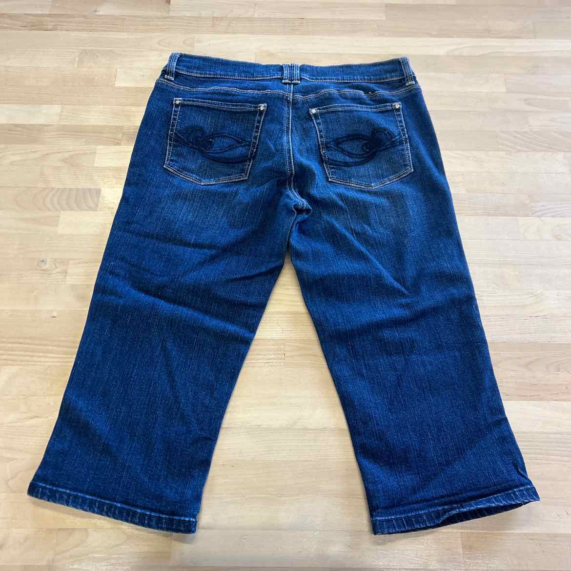 White House Black Market Size 6 Denim Capris