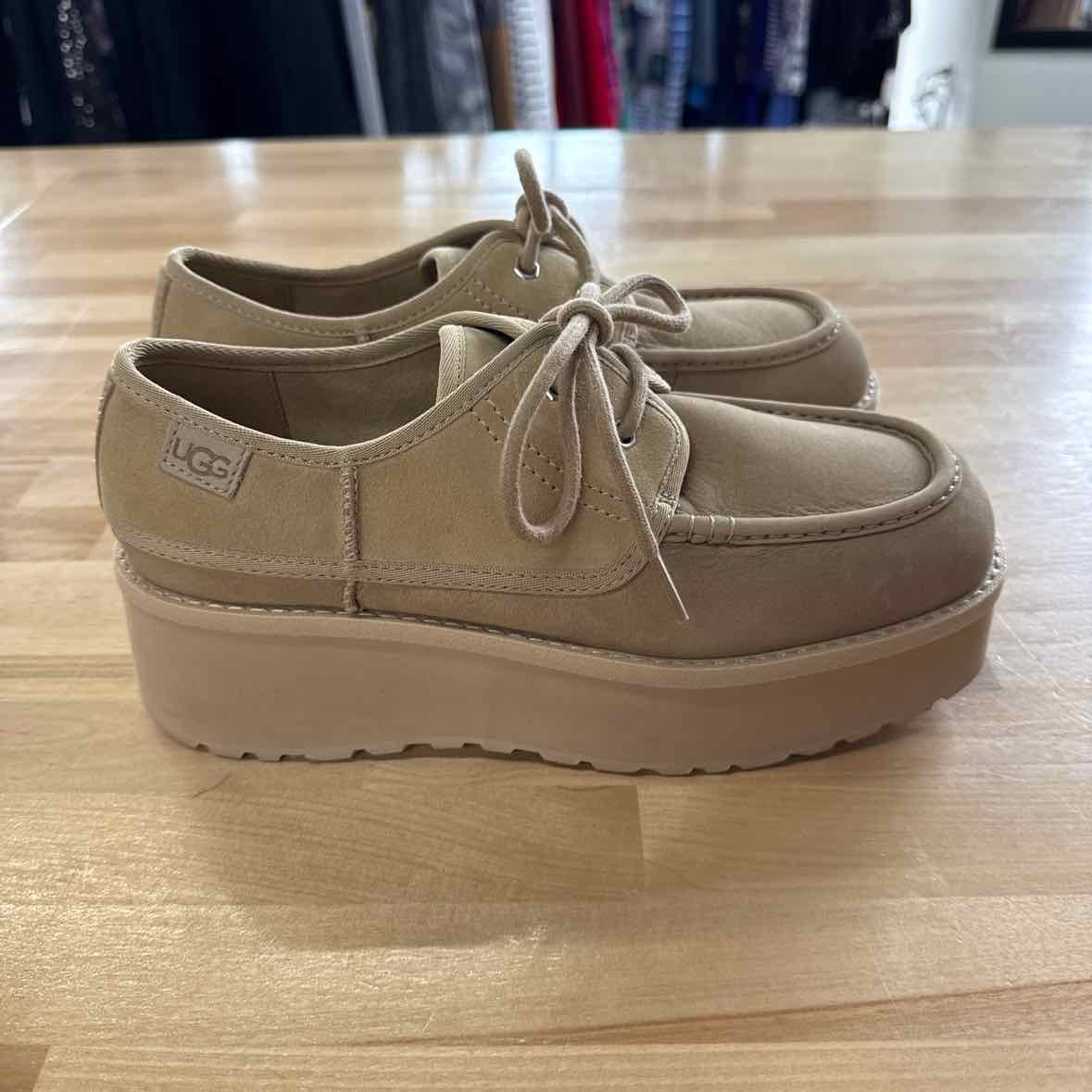 Ugg Size 8 Beige Suede Cityfunc Platform Shoe