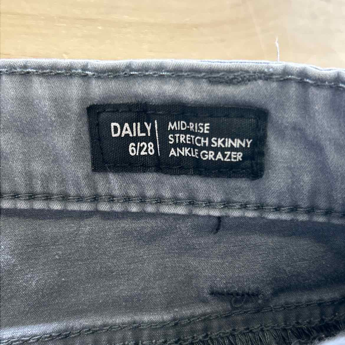 Buffalo Size 6 Gray Preloved Pants