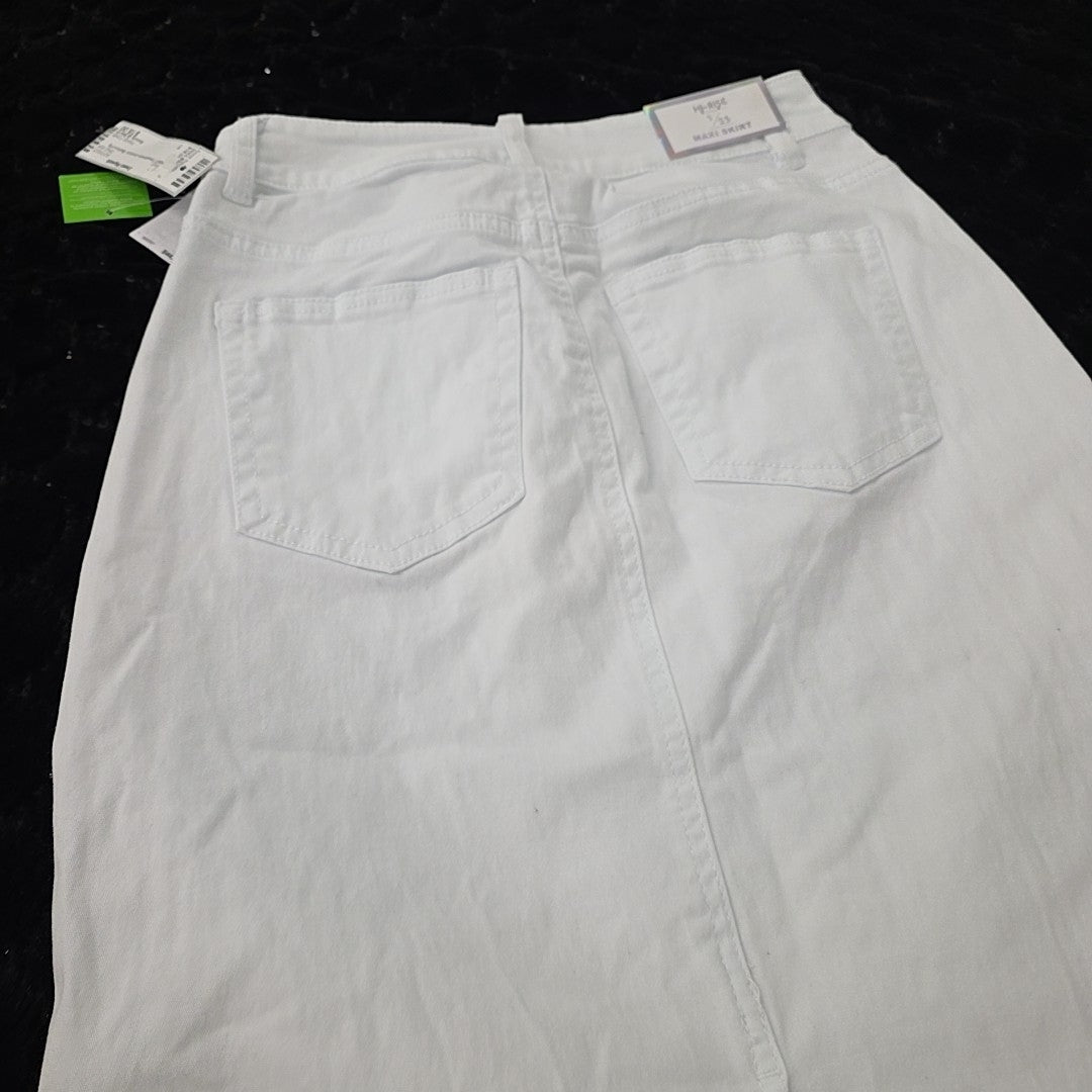 TINSELTOWN Size 1 White Skirt