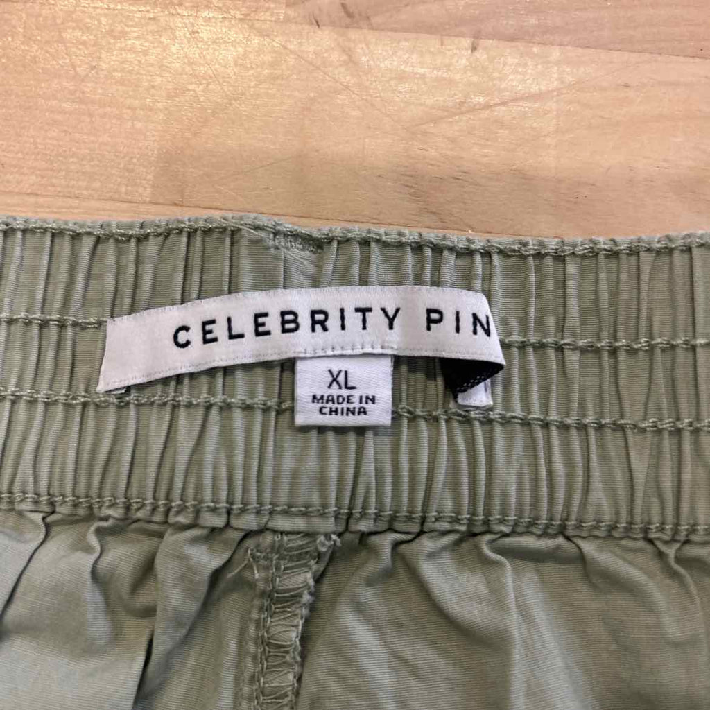 Celebrity pink Women Size XL Green New Shorts