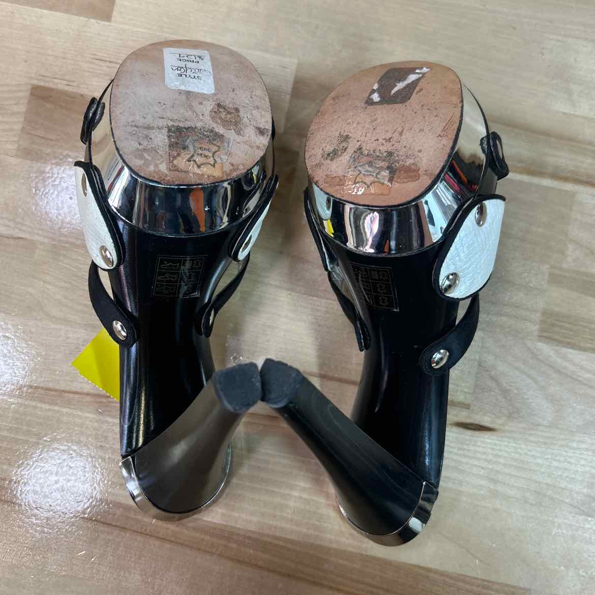 Bebe Size 6 Black Preloved Heels