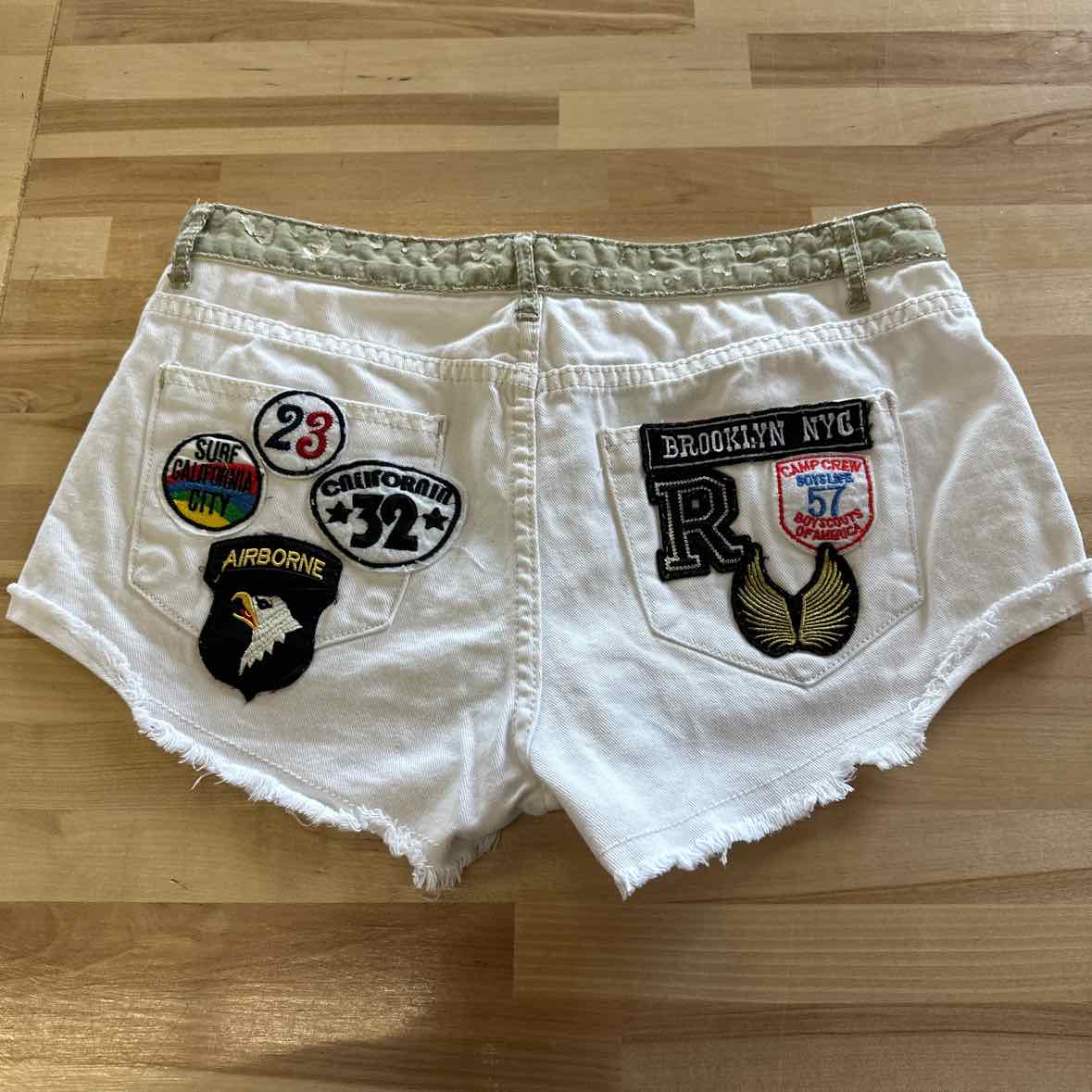 Vintage Spacegirls Size 28 White Shorts