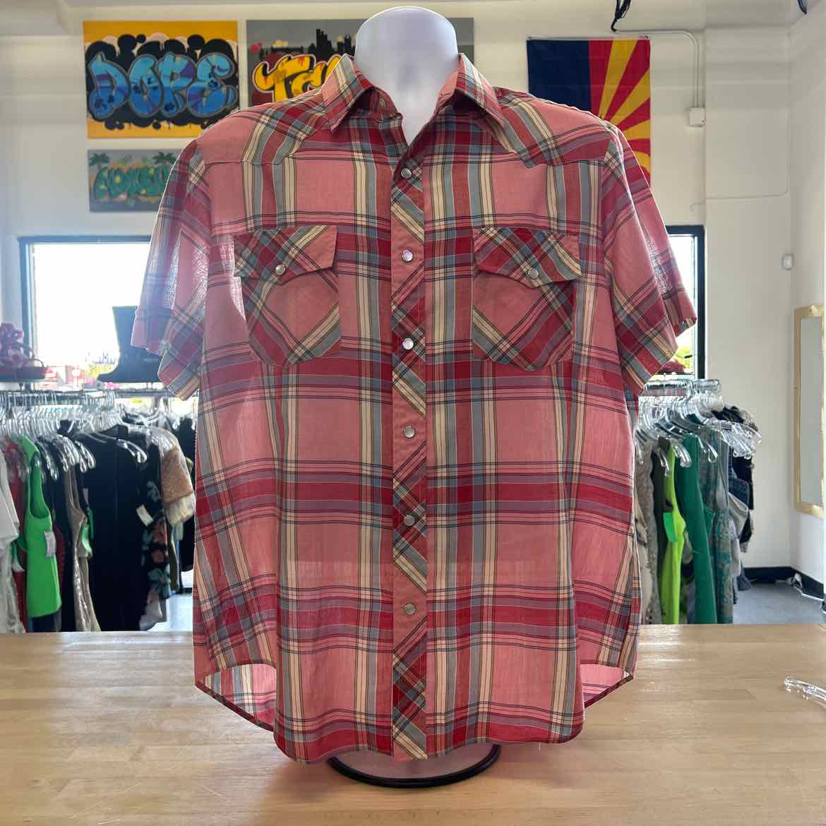 VIP Size L Pink Preloved MENS Button Down Shirt