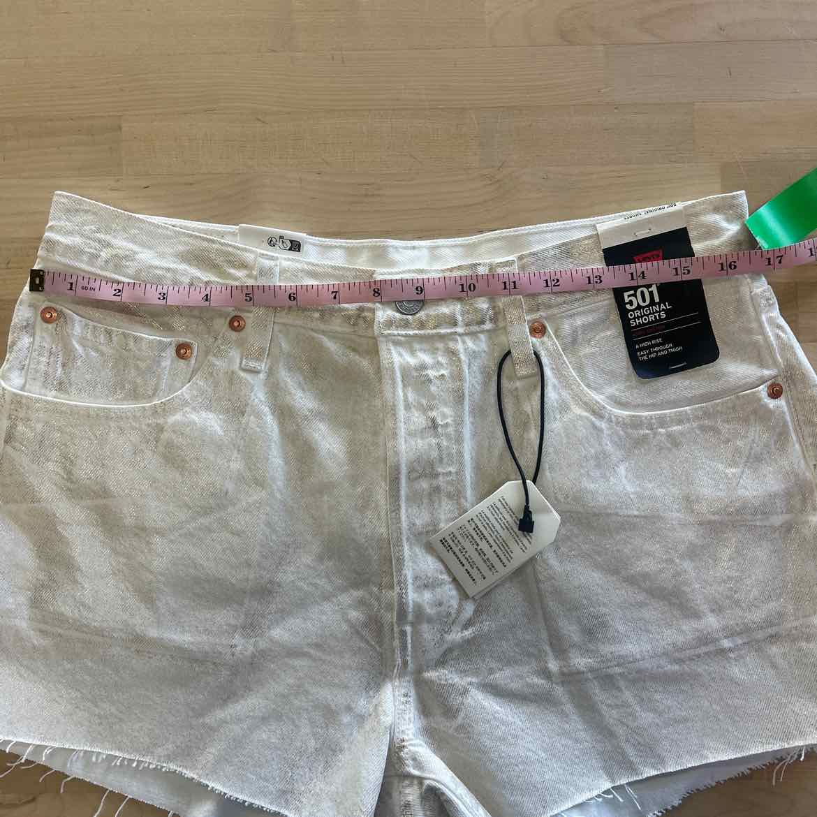 LEVI'S 501 Original Short in White - 32