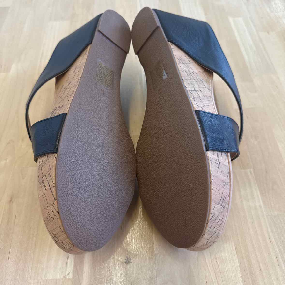 Journee Collection Shoe Size 11 Rayna Black Wedge Sandals