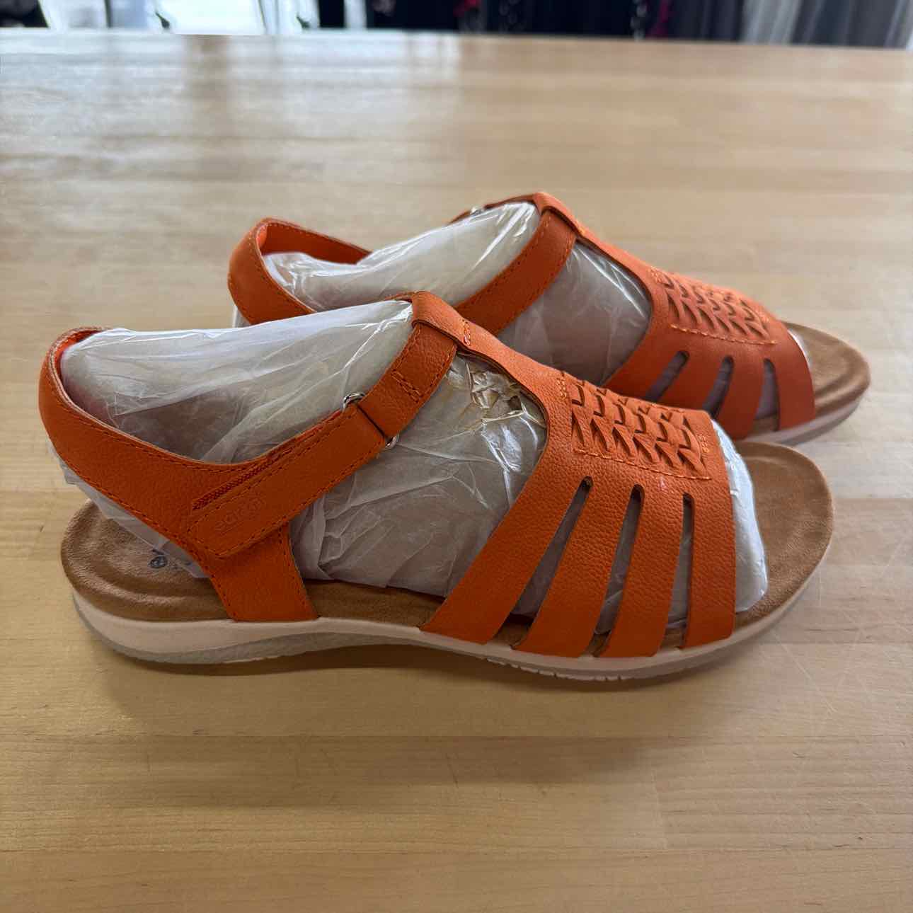 Earth Size 10 Orange New Sandals
