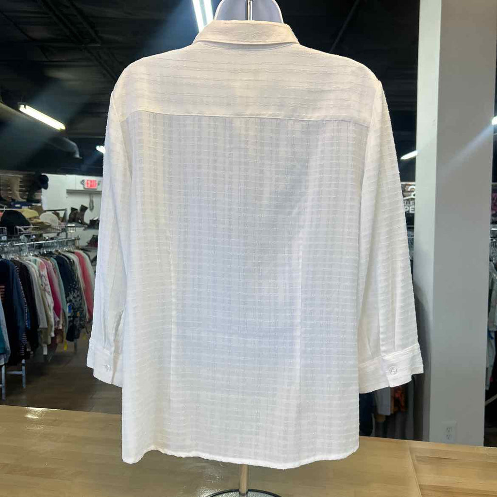 Christopher & Banks Size M White Ribbed Preloved Button Down LS