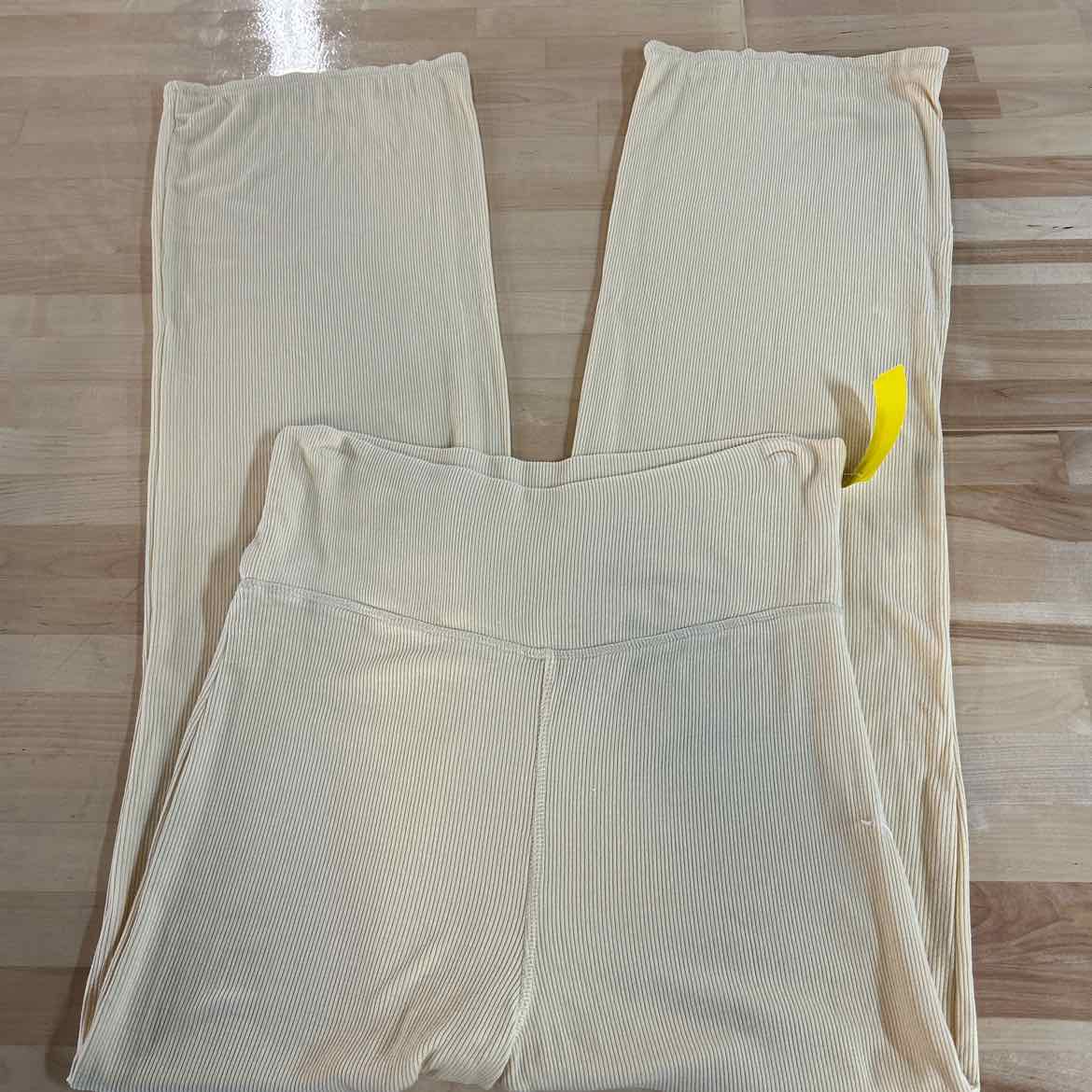 ultra flirt Size L Yellow New Pants