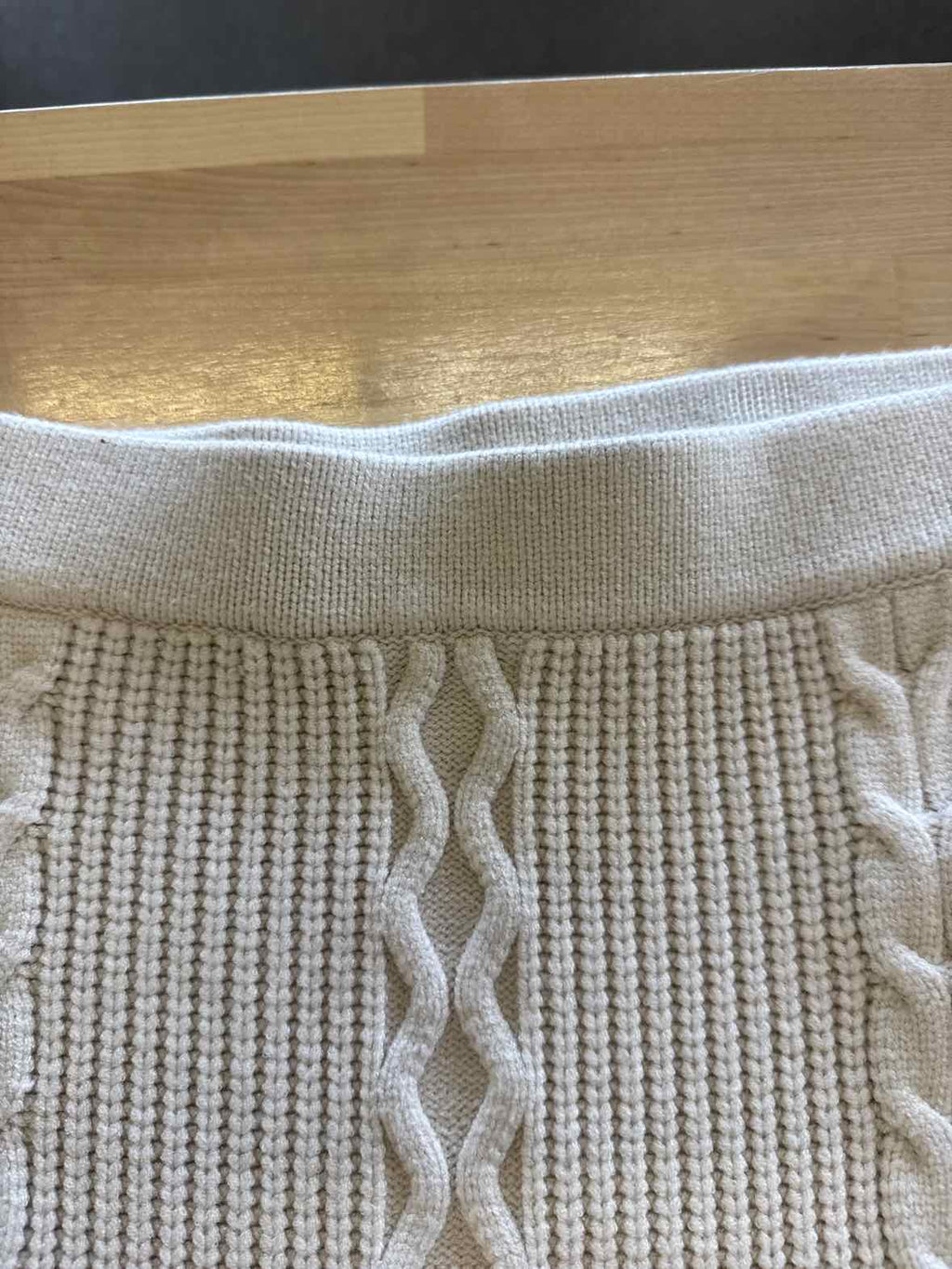Calvin Klein Size M Beige Knit Skirt