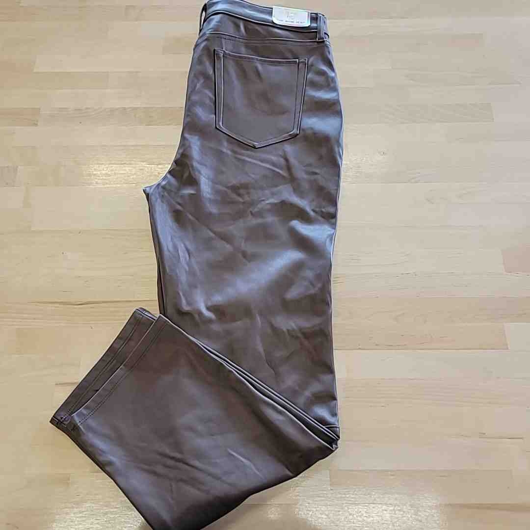 tinceltown Size 15 Brown Faux Leather Hi-Rise Mom Jean Pants NWT