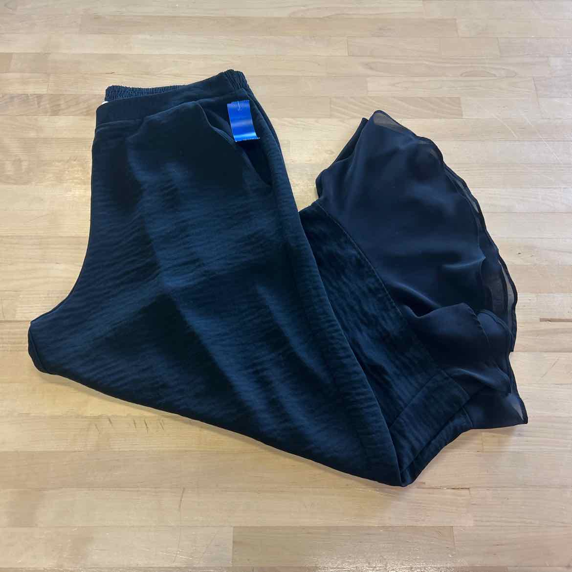BCBGeneration Size M Black Preloved Pants