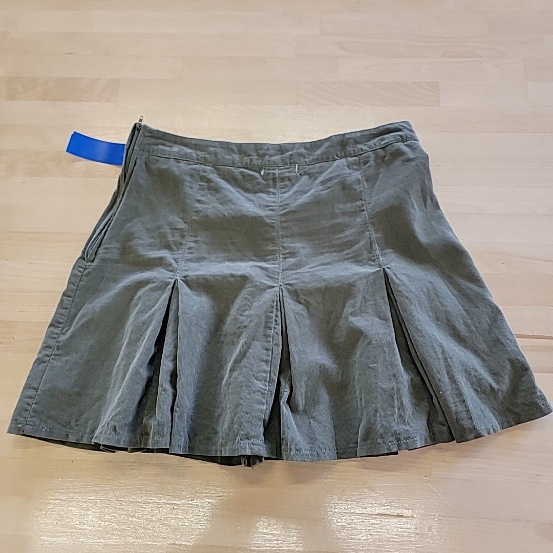 EyeShadow Size 7 Green Skirt