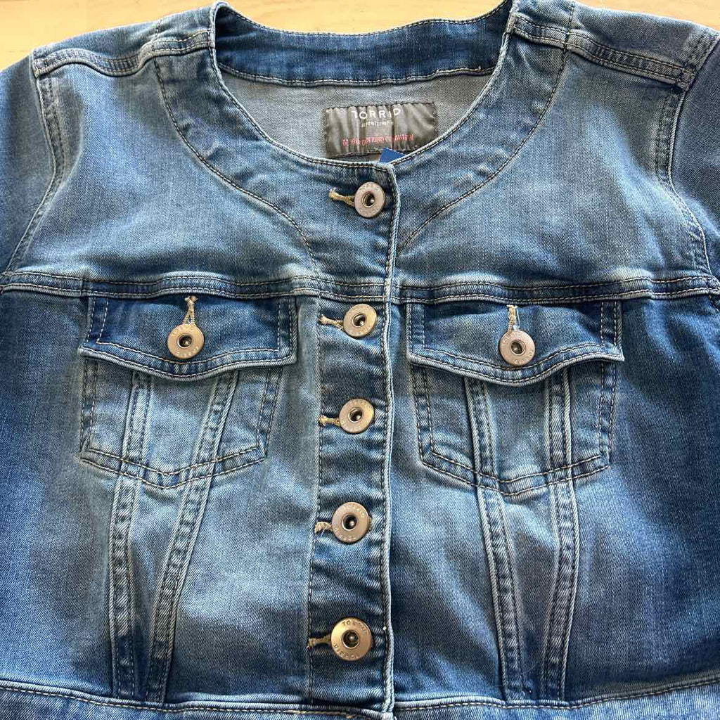 Torrid Size L Blue Denim Preloved Jacket