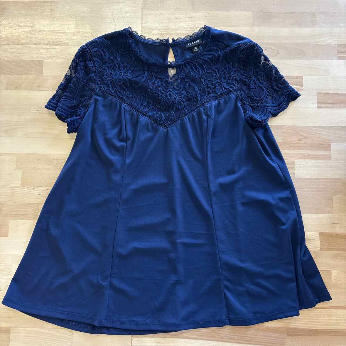 Torrid Size 00 Blue Blouse