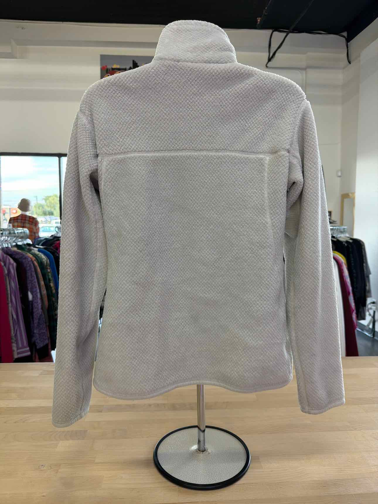 Patagonia Size M White Sweater