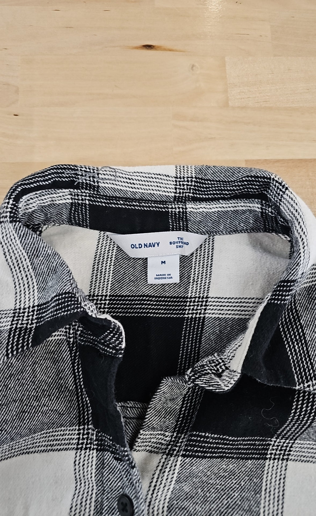 Old Navy Size M White & Black flannel