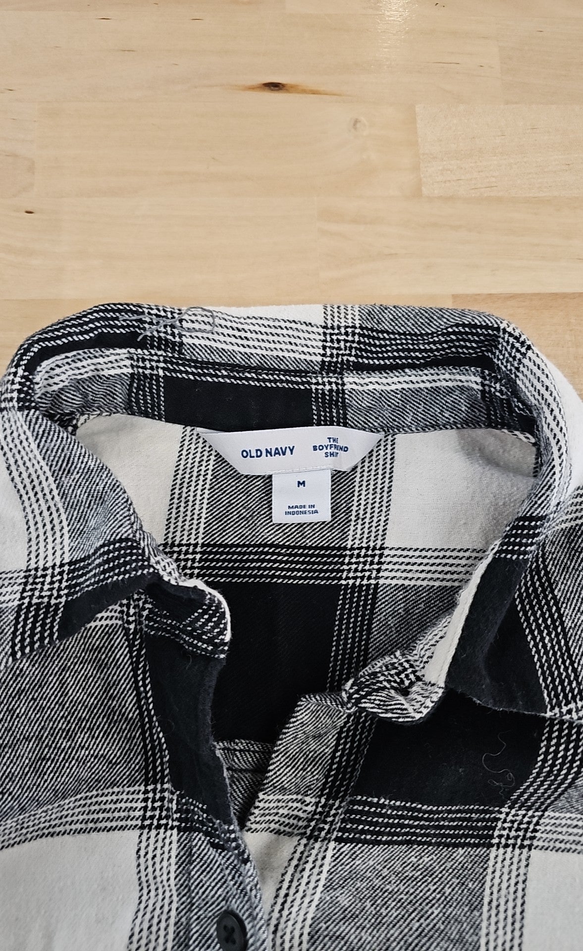 Old Navy Size M White & Black flannel