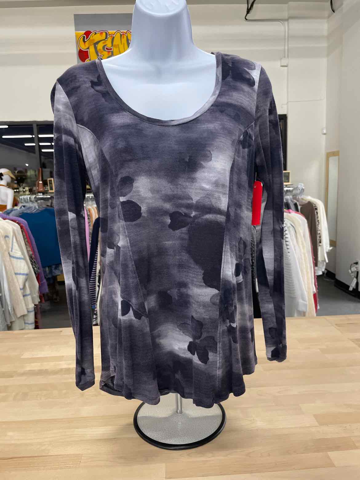 Vera Wang Size M Purple Print T-shirt