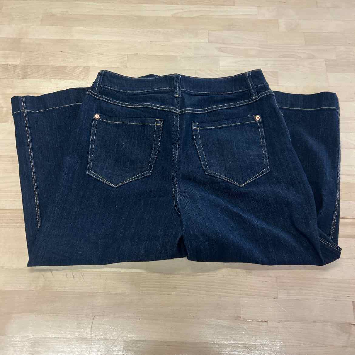 INC Size 6 Blue Denim Preloved Capris