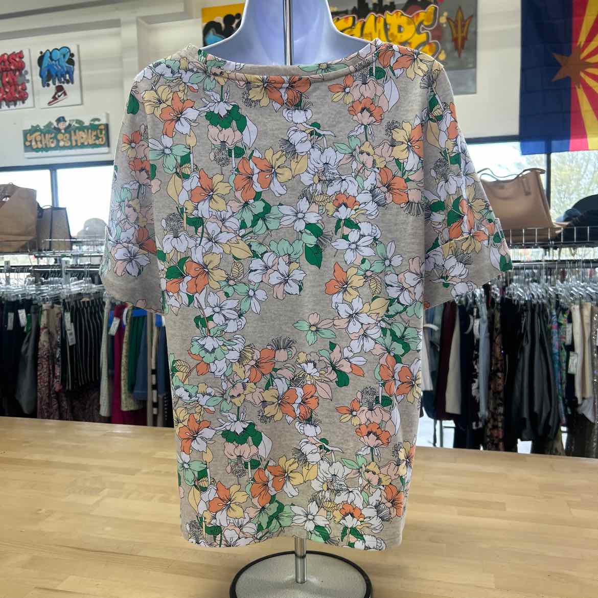 Liz Claiborne Size M Multi-Color Preloved T-Shirt SS