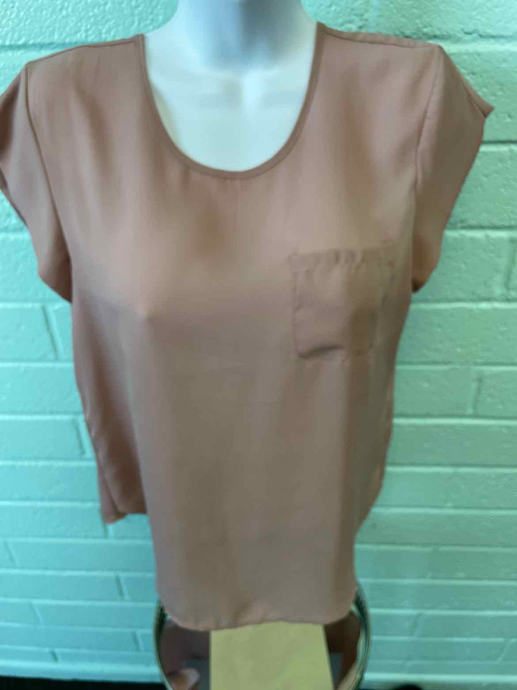 lily white Size M Pink Blouse