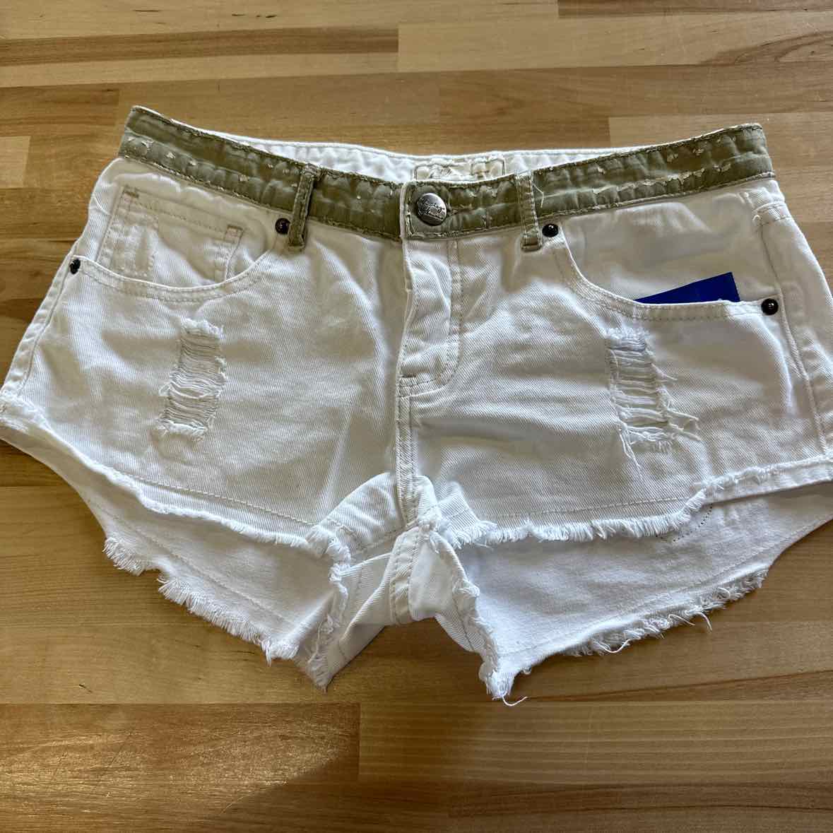 Vintage Spacegirls Size 28 White Shorts